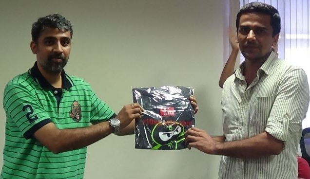 Attendee getting prize